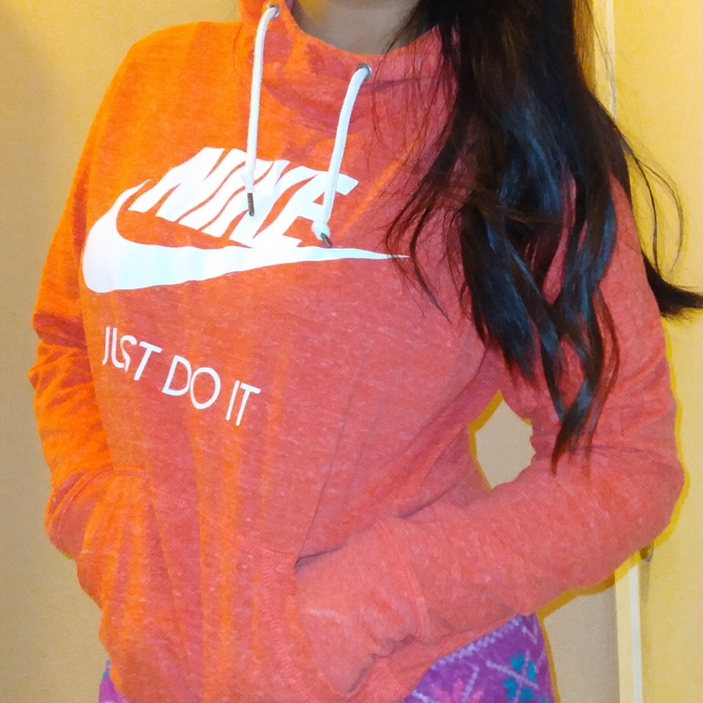 Cute, smooth nike sweater !